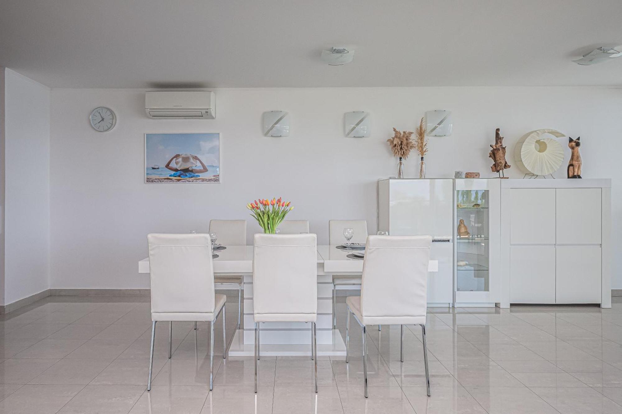 Ap 4+2 In One Of The Most Luxury Building In Омиш Номер фото