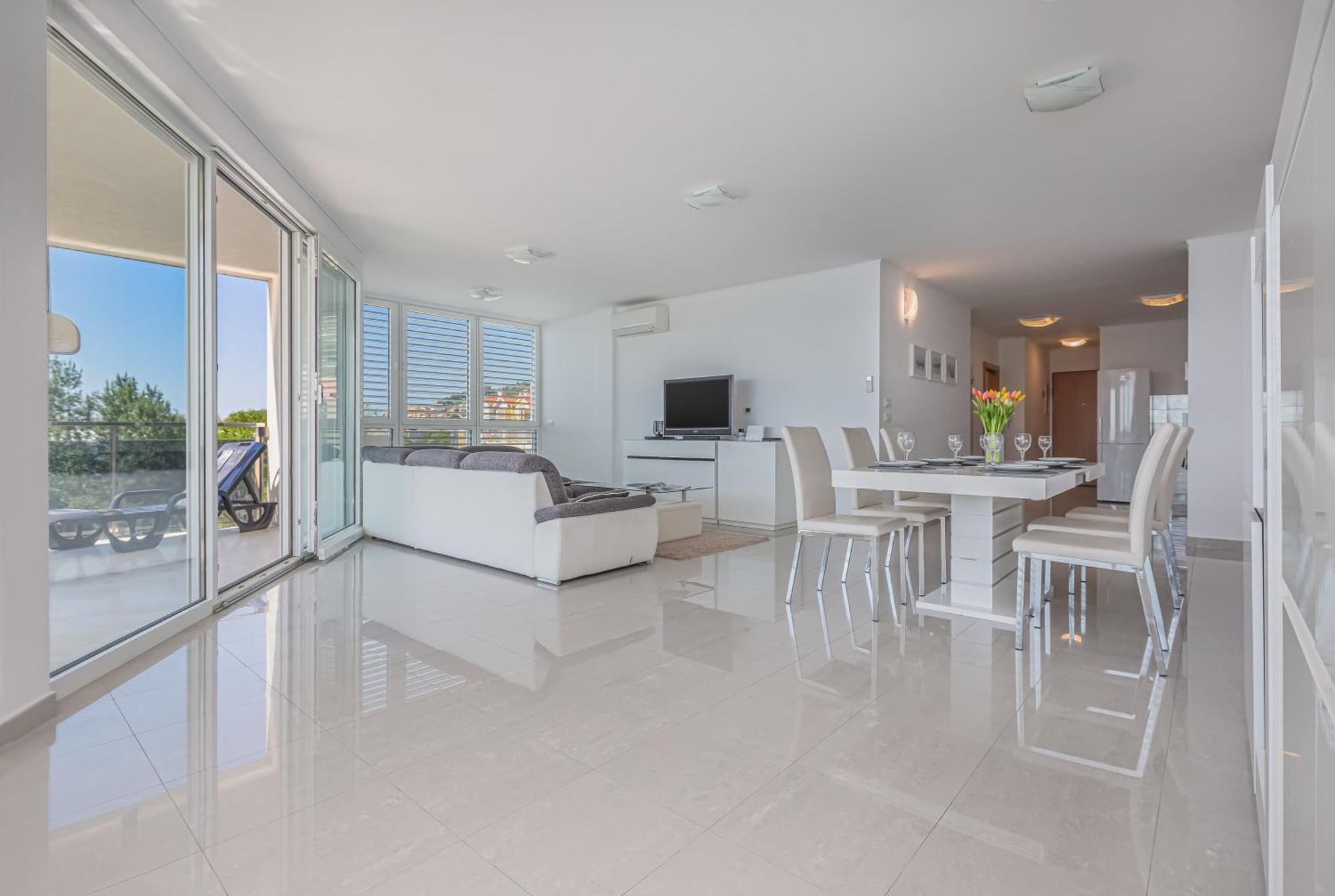 Ap 4+2 In One Of The Most Luxury Building In Омиш Номер фото