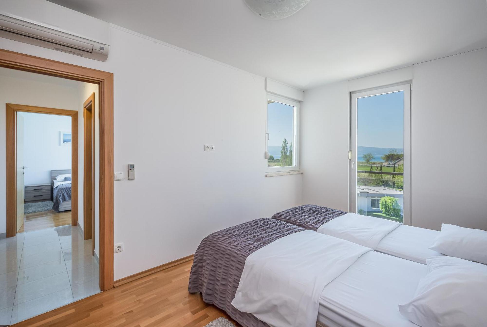 Ap 4+2 In One Of The Most Luxury Building In Омиш Номер фото