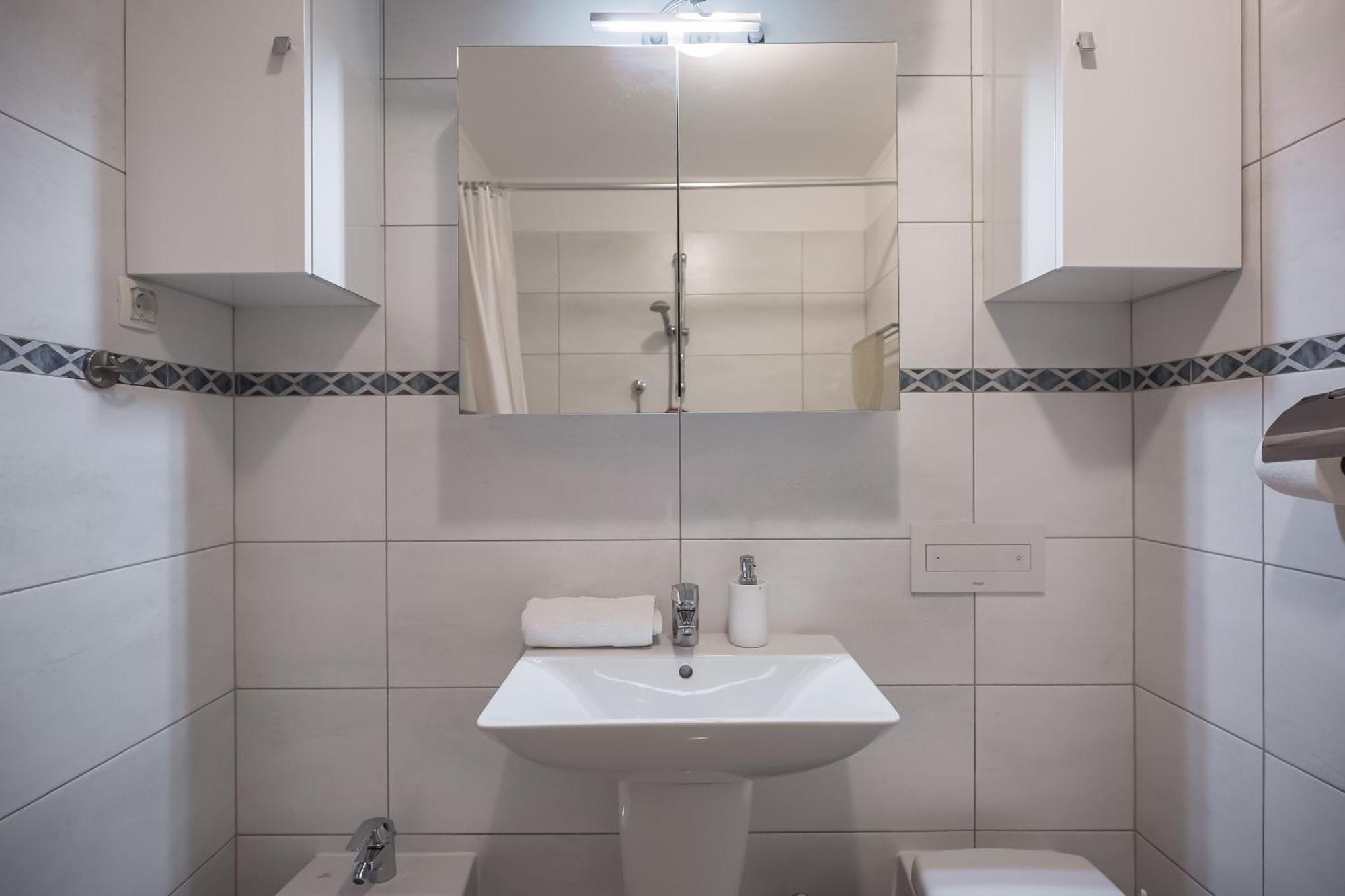 Ap 4+2 In One Of The Most Luxury Building In Омиш Номер фото