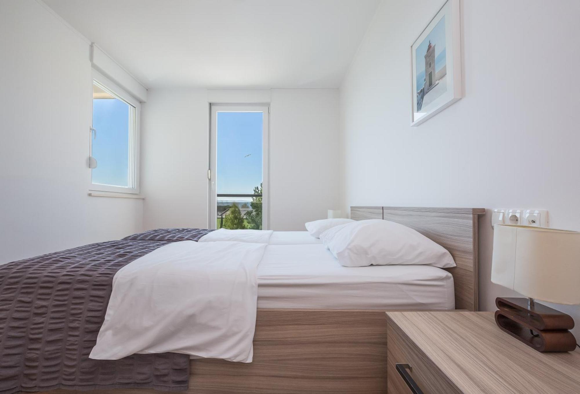 Ap 4+2 In One Of The Most Luxury Building In Омиш Номер фото