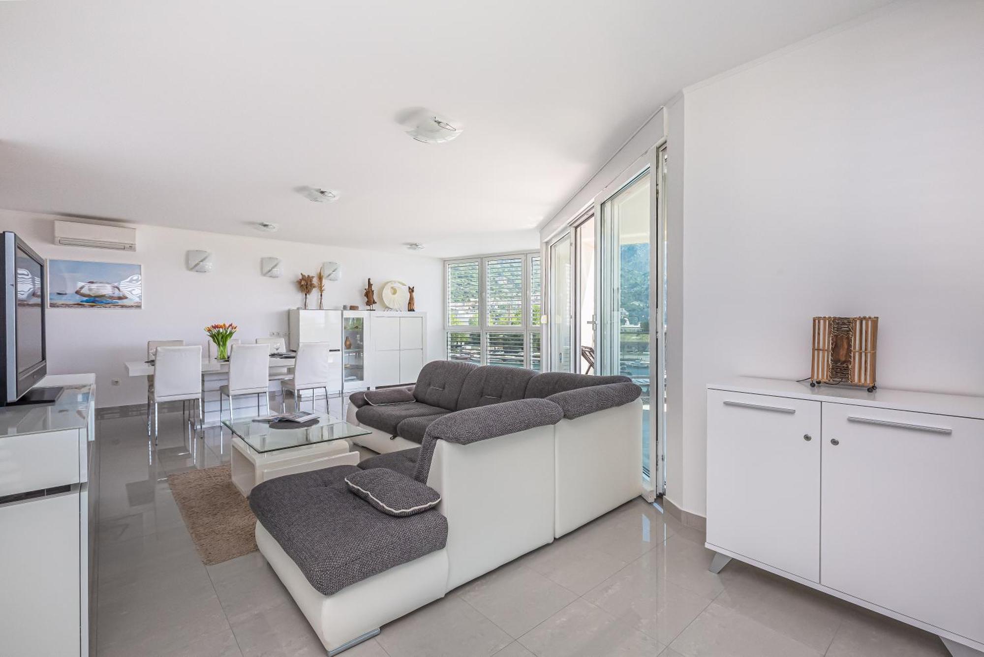 Ap 4+2 In One Of The Most Luxury Building In Омиш Номер фото