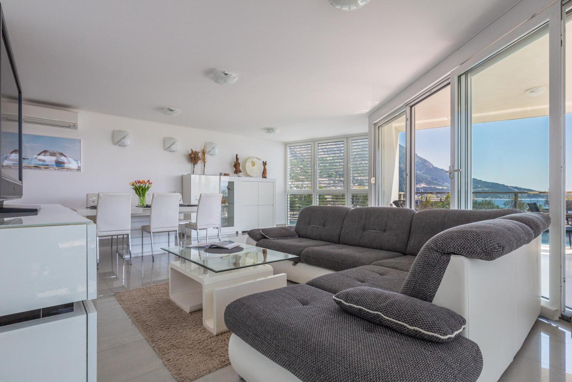 Ap 4+2 In One Of The Most Luxury Building In Омиш Номер фото