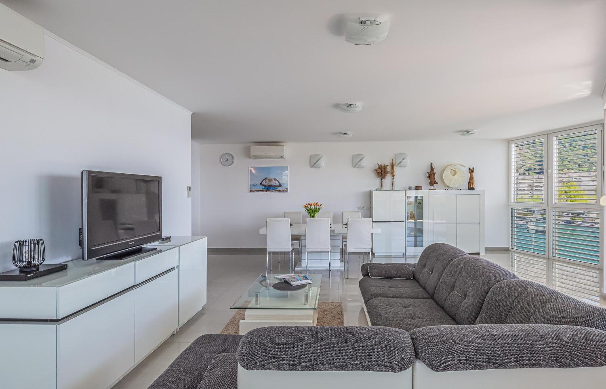 Ap 4+2 In One Of The Most Luxury Building In Омиш Номер фото