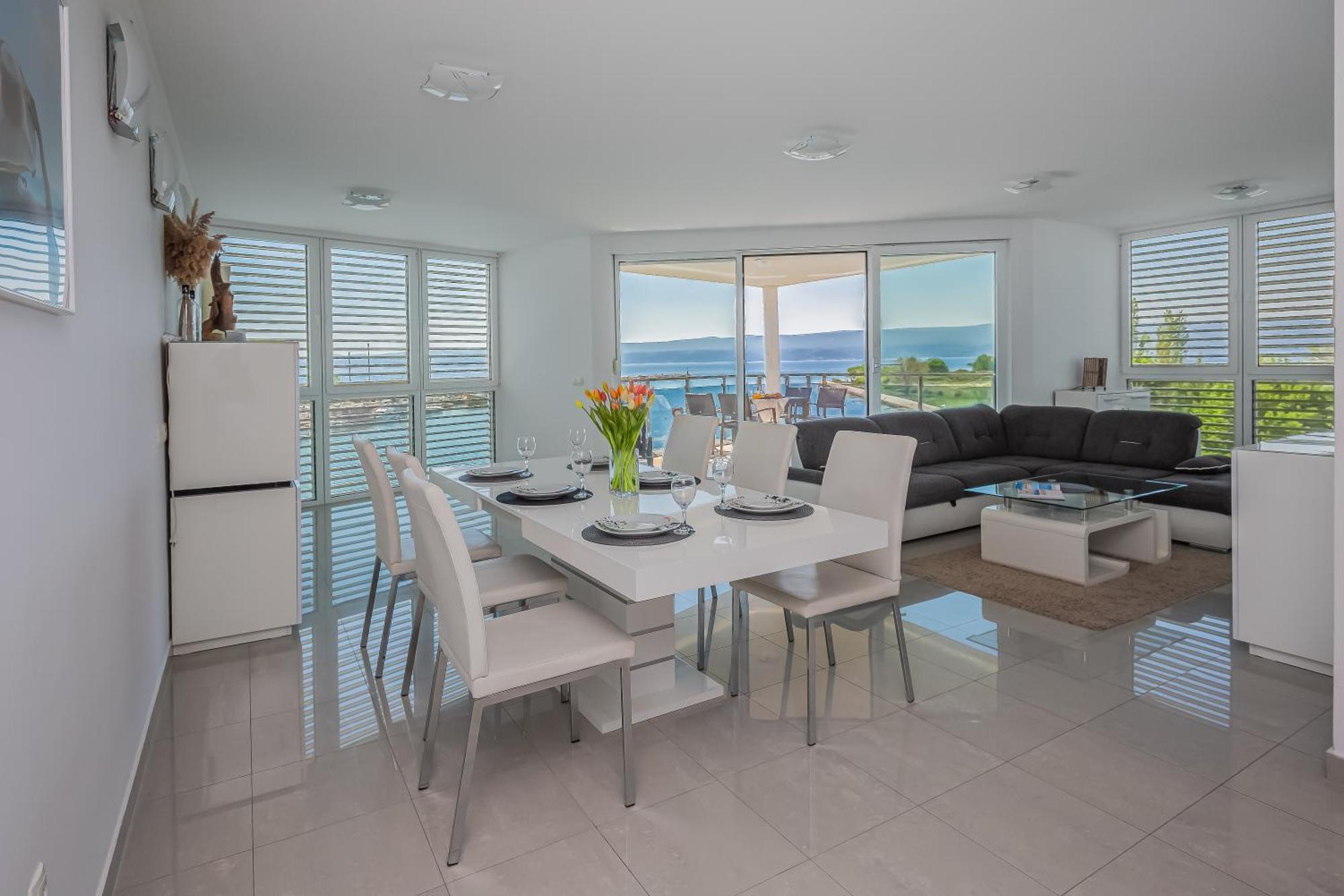 Ap 4+2 In One Of The Most Luxury Building In Омиш Номер фото