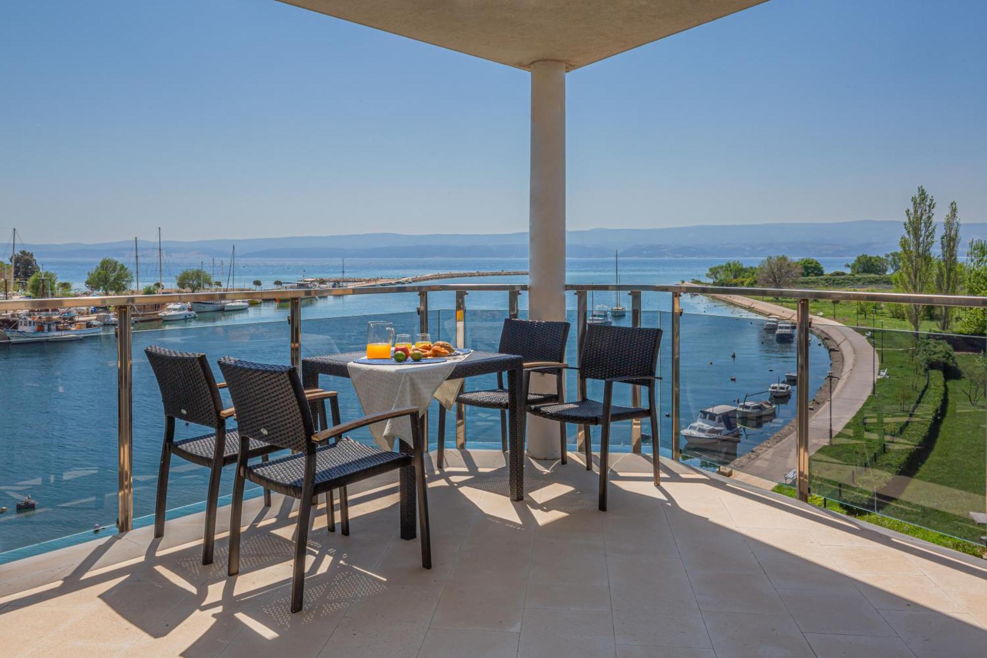 Ap 4+2 In One Of The Most Luxury Building In Омиш Номер фото