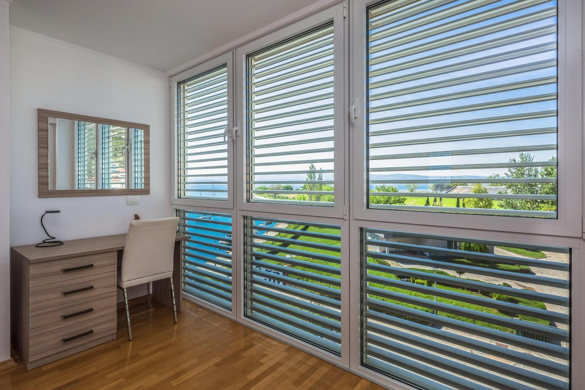 Ap 4+2 In One Of The Most Luxury Building In Омиш Номер фото