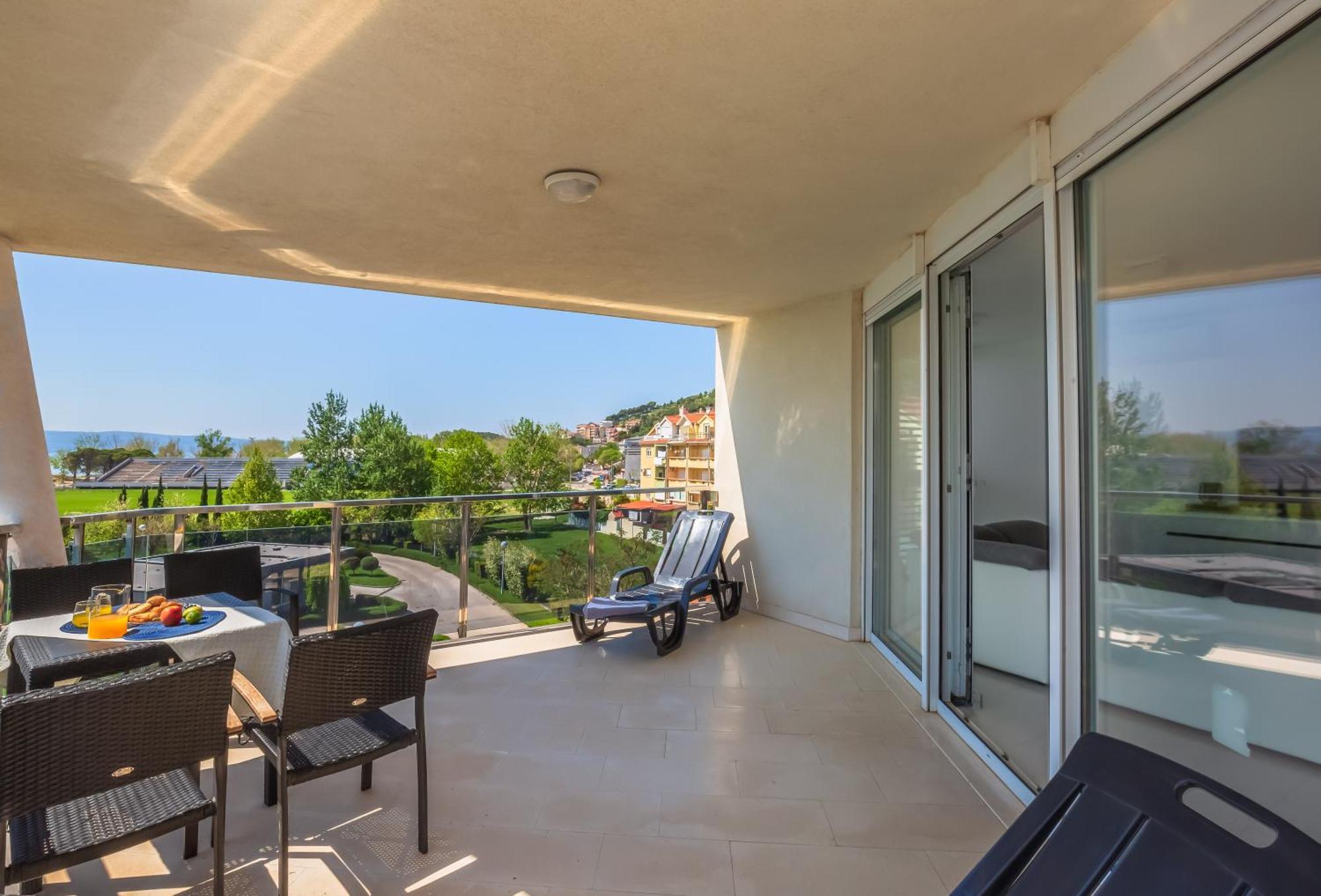 Ap 4+2 In One Of The Most Luxury Building In Омиш Номер фото